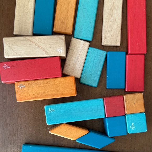 Tegu 24 piece magnetic Wooden Building Blocks set - Picture 4 of 8